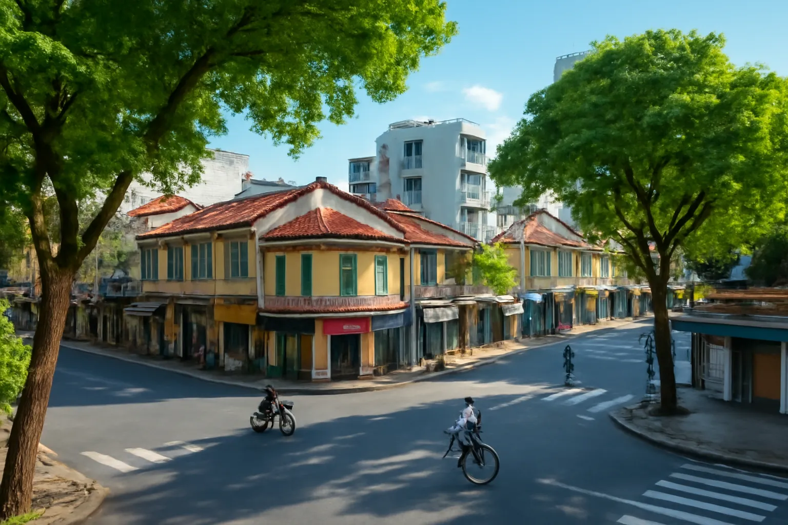 Ngã tư phố cũ Chợ Lớn nhìn từ ban công cao với hàng cây và dòng xe
